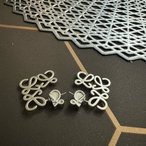Earrings - Picture 1 of 2